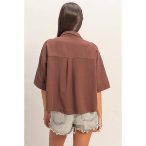 Button-Up Collared Short Sleeve Shirt: CHOCOLATE