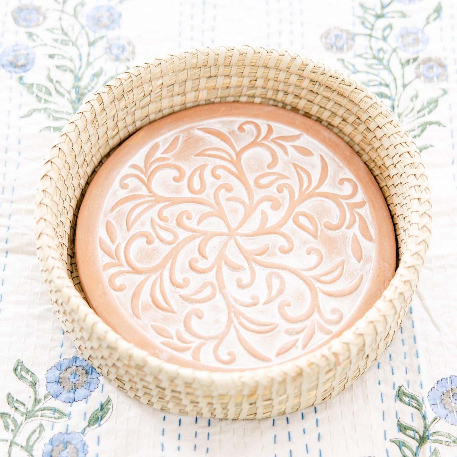 Round Ivy Swirls Bread Warmer Basket